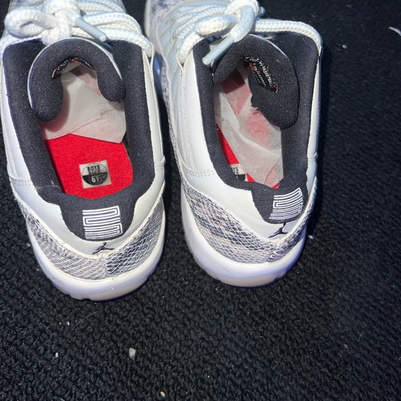 Jordan 11 Low Snakeskin (BONE) - Picture 4 of 4